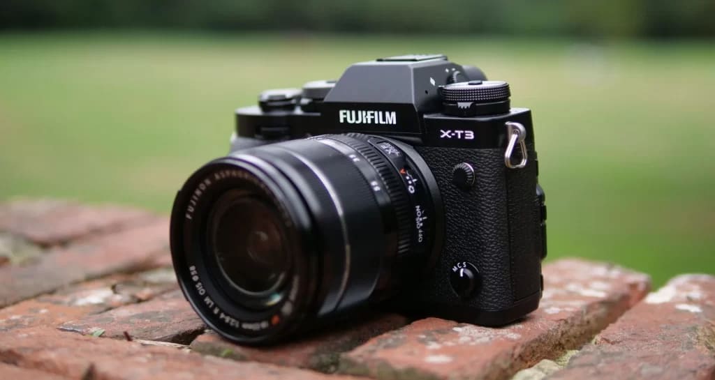 Fujifilm XT cam placed on bricks