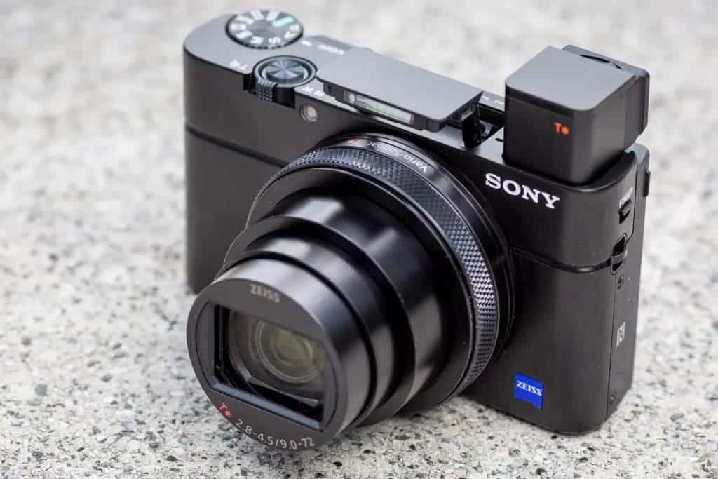 Sony RX VIIcam placed on a rough surface